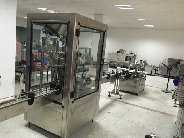 ligne de bouchage de la machine d'étiquetage.jpg