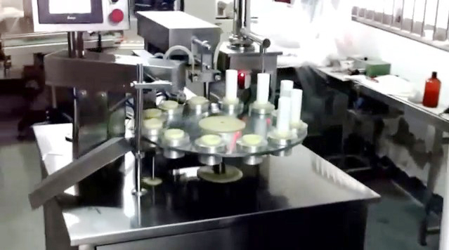 tubes filling ultrasonic sealing machine semi automatic équipement de remplissage et de scellage de tubes à ultrasons.jpg