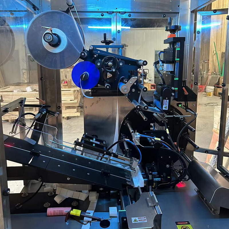 Étiqueteuse automatique de tubes souples en plastique avec système d'alimentation de tubes