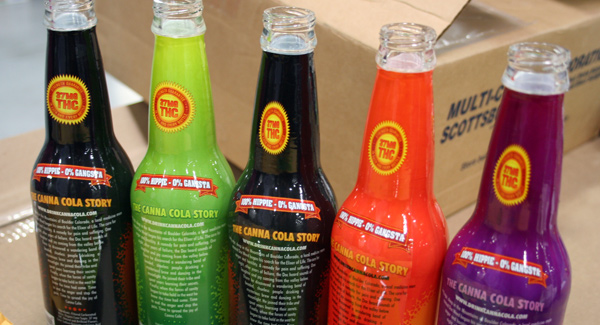 shrinkage labeler equipment for water bottles Distorsion du manchon rétractable du goulot de la bouteille1.jpg