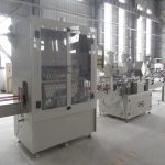 Ligne de remplissage et de bouchage automatique de bouteilles à col incliné pour liquide corrosif