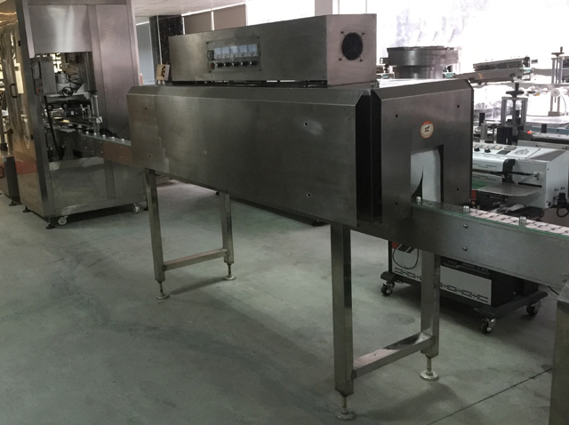 ligne de scellage des bouchons rétractable.jpg