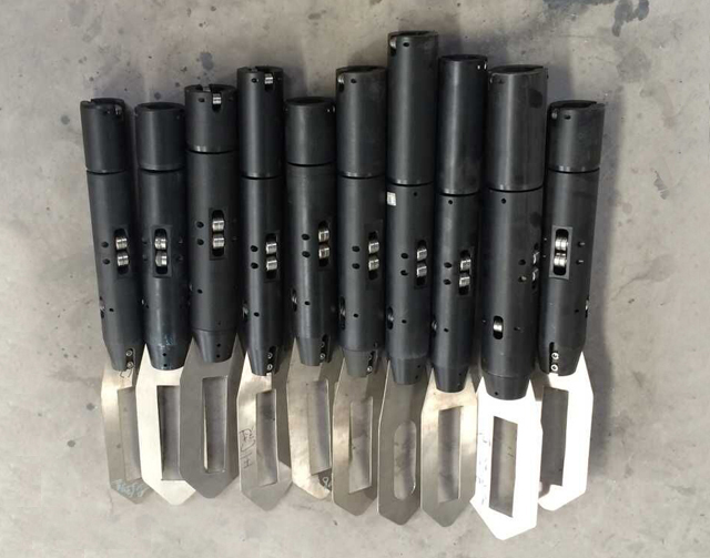 machines d'étiquetage de manchons à poteau central.jpg