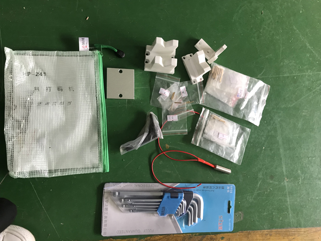 pièces de rechange pour l'étiquetage du fond du rouge à lèvres.jpg