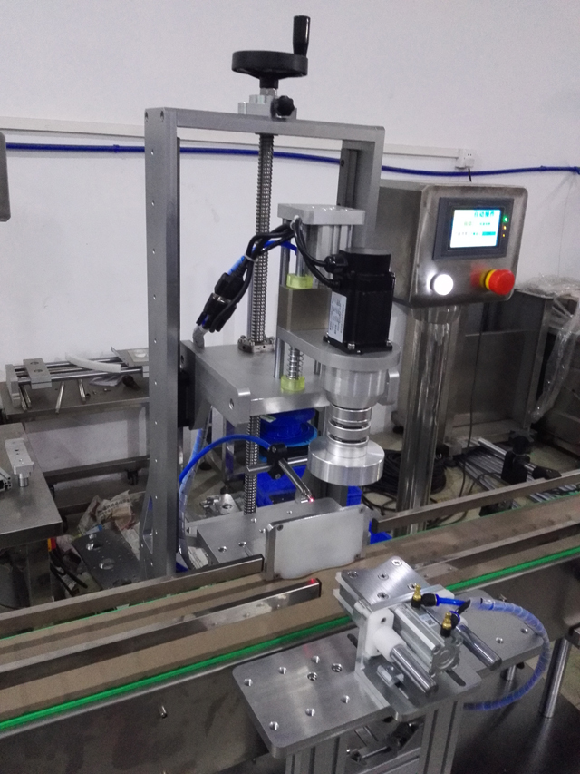 machine de bouchage à tête unique pour bocaux.jpg