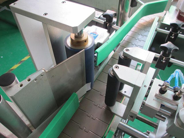 PLC controlling system bottle labeling machine ÉTIQUETAGE DE BOUTEILLES PLC2.jpg