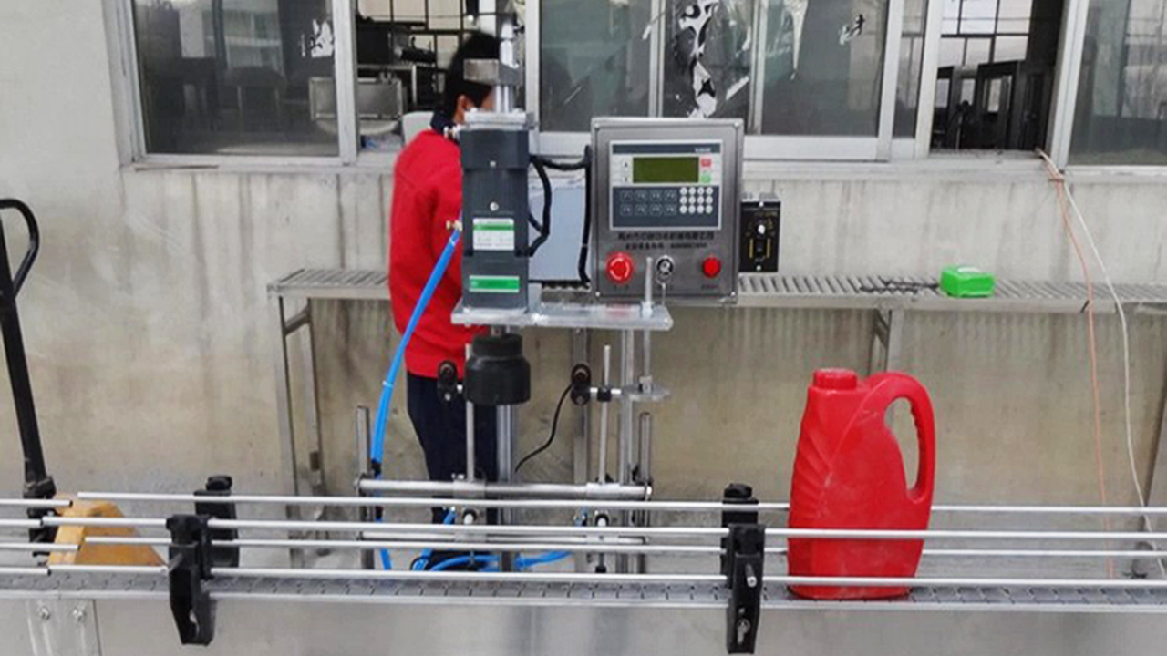 équipement de capsulage.jpg