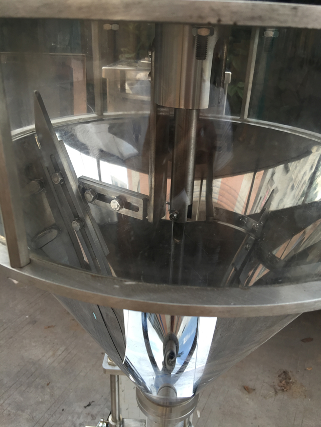 nouvelle machine pour le remplissage de poudre (1).jpg