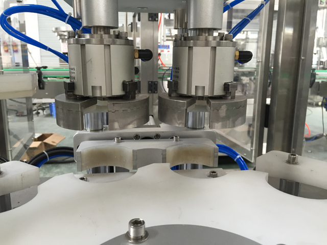 Machine de capsulage sous vide.jpg