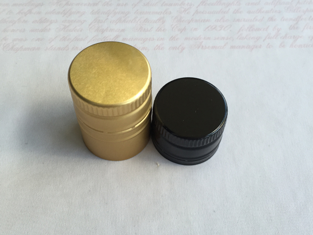 screw caps capuchons métalliques.jpg