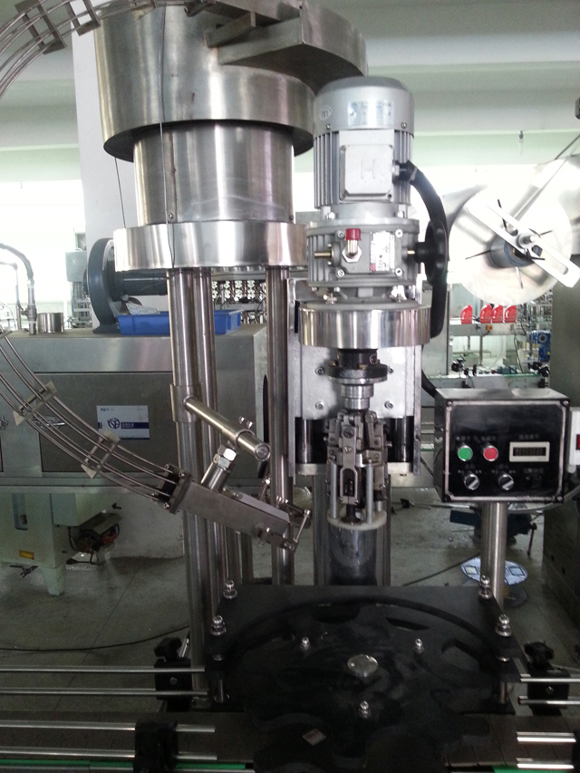 machine à capsuler les bouteilles.jpg