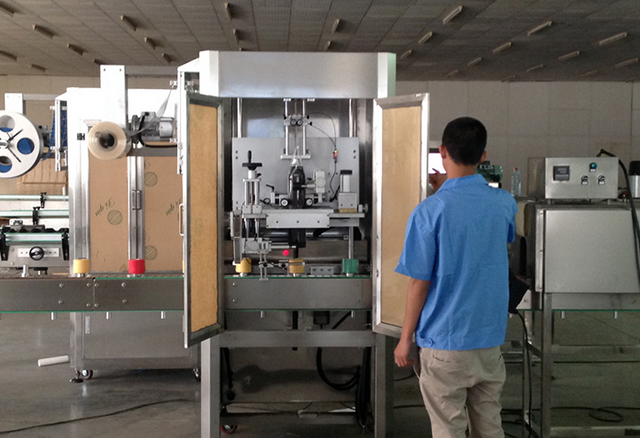 étiqueteuse de manchons de ruban adhésif.jpg