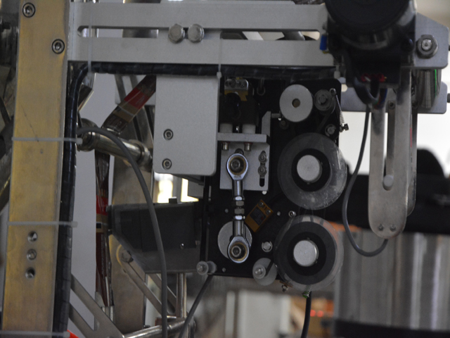 partie de codage de date pour le remplissage de liquide dans les sacs.jpg