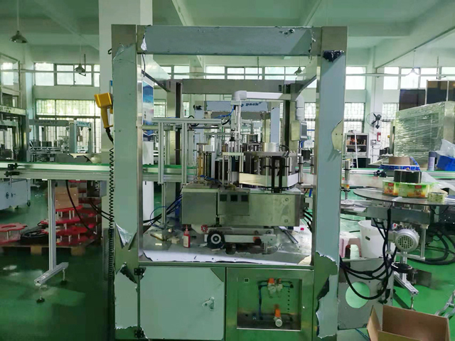 machine à étiquettes thermofusibles.jpg