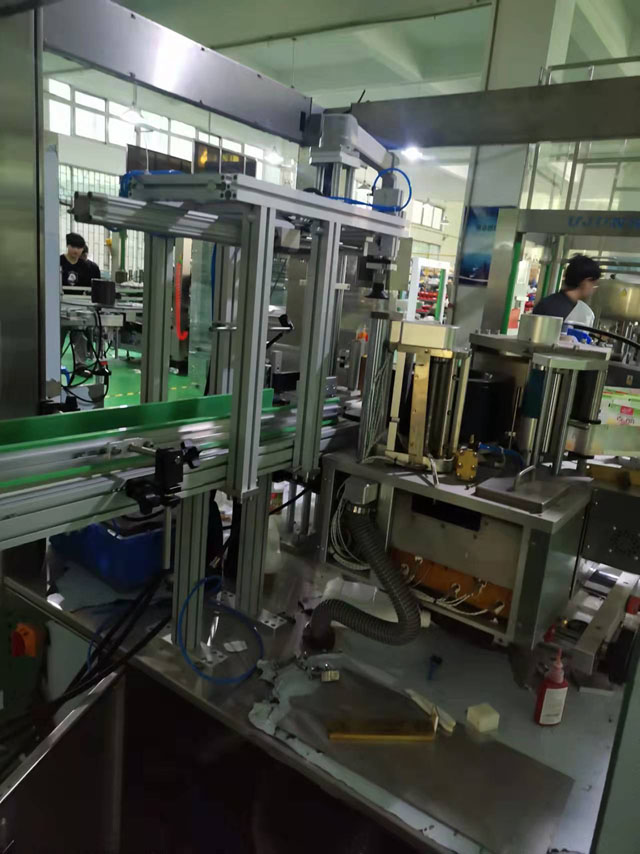 étiqueteuse à chaud.jpg