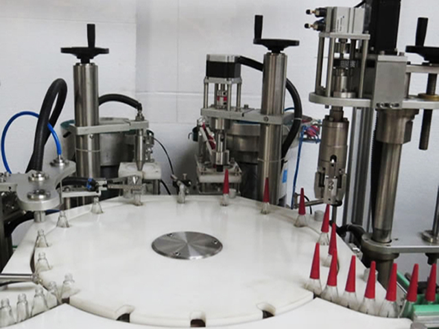 remplissage de vernis à ongles bouchage rotatif.jpg