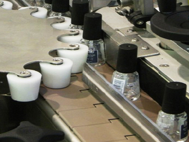 bouteilles avec roue rotative en étoile pour l'étiquetage.jpg