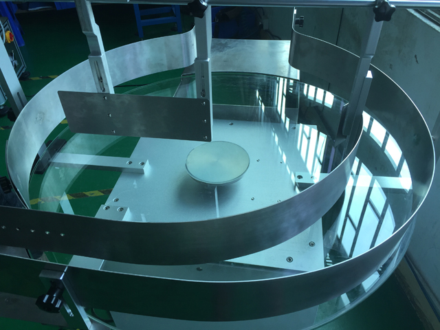 tables rondes pour l'étiquetage des biberons.jpg