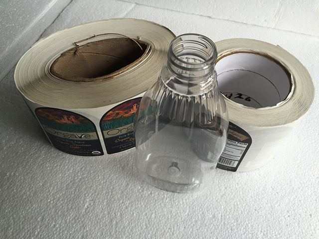 Etiqueteuse de bouteilles plates en rouleaux d'étiquettes (2).jpg