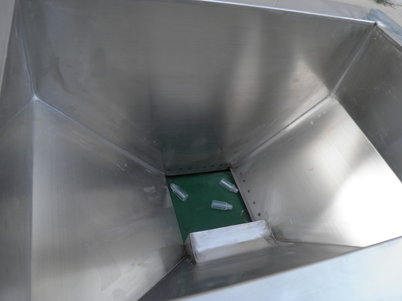 E liquid unscrambler for filling capping line démêleur de bouteilles pour E liquide.jpg