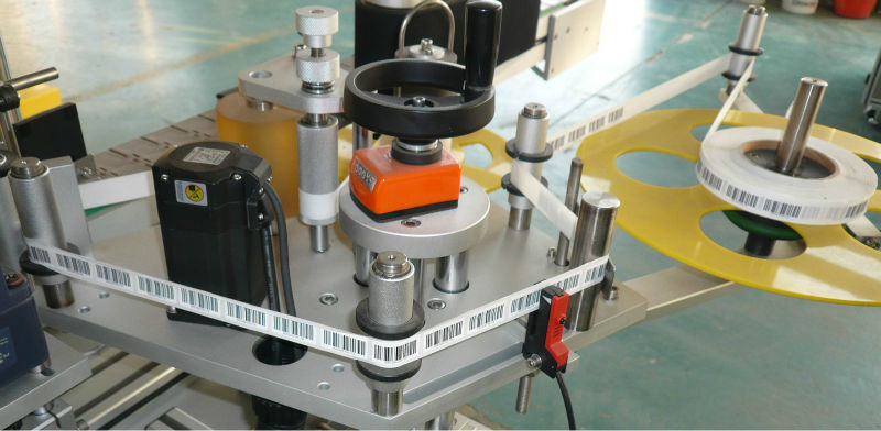 machine à coller des étiquettes autocollantes double face de haut en bas