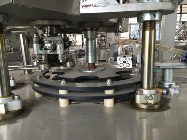 partie de fermeture automatique des canettes.jpg