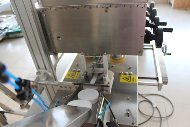 capsuleuse avec levage (1).JPG