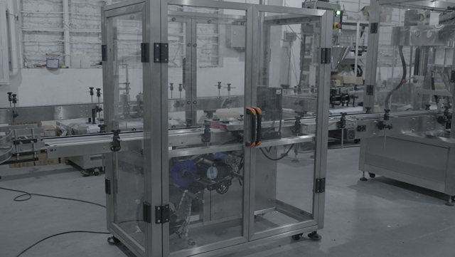 machine à étiqueter les pots inférieurs.jpg