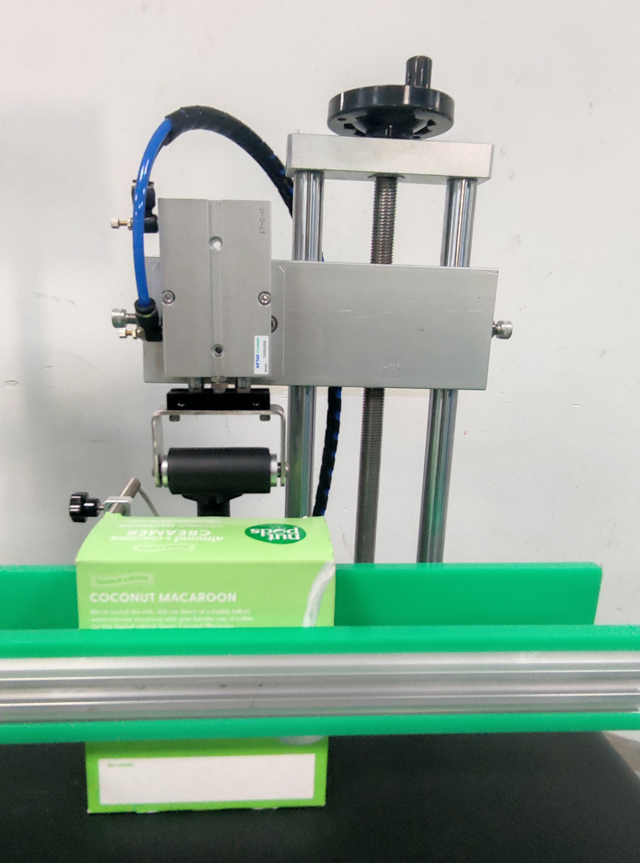 détails de l'étiqueteuse d'autocollants.jpg