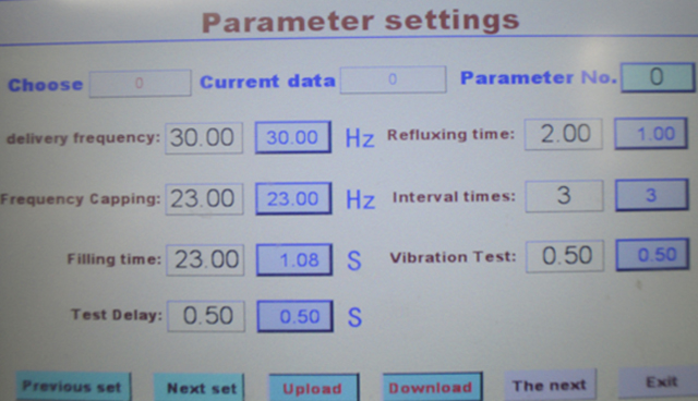automated capping machine with touch screen controlling system machine de capsulage à écran tactile.jpg