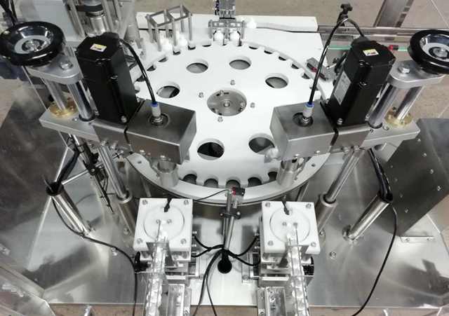 Bras robotisé pour nourrir les bouteilles.jpg