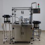 Machine de remplissage et de bouchage de tubes monobloc pour petites bouteilles