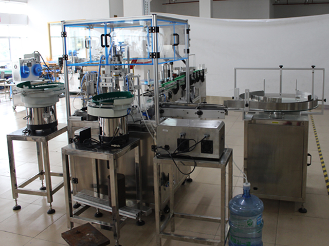 images réelles de remplissage bouchage étiquetage.jpg