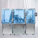 Machine d'assemblage, de remplissage et de bouchage de seringues préremplies pharmaceutiques