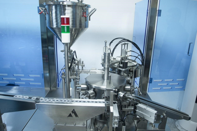 ligne de remplissage de seringues (2).jpg