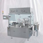 Machine de remplissage, de bouchage et de scellage de seringues pharmaceutiques pour gel liquide