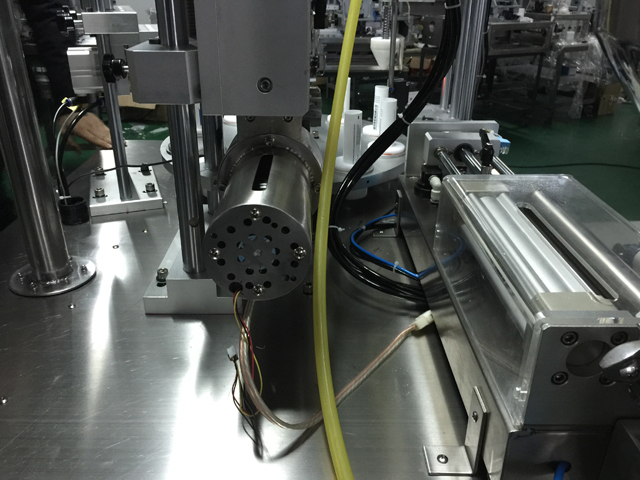 ultrasounic generator Remplissage par scellage par ultrasons pour tubes pâte.jpg