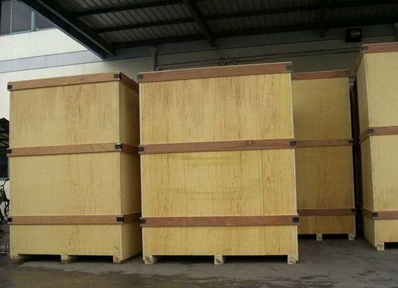 plywooden case packing for filling sealing emballage de caisses en bois pour tubes remplissage scellage.jpg