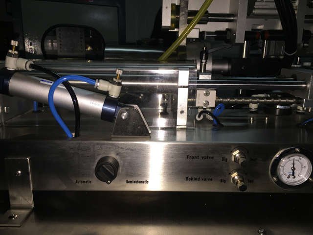 horizontal filling machine for filling process machine de remplissage horizontale pour tubes remplisseuse scelleuse.jpg