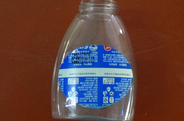 machine d'étiquetage à rouleaux pour échantillons de bouteilles plates.jpg