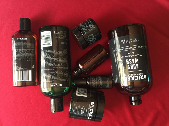 équipement d'étiquetage roulant pour l'étiquetage des bouteilles.jpg