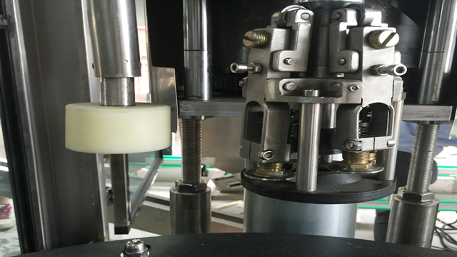 équipement de capsulage.jpg