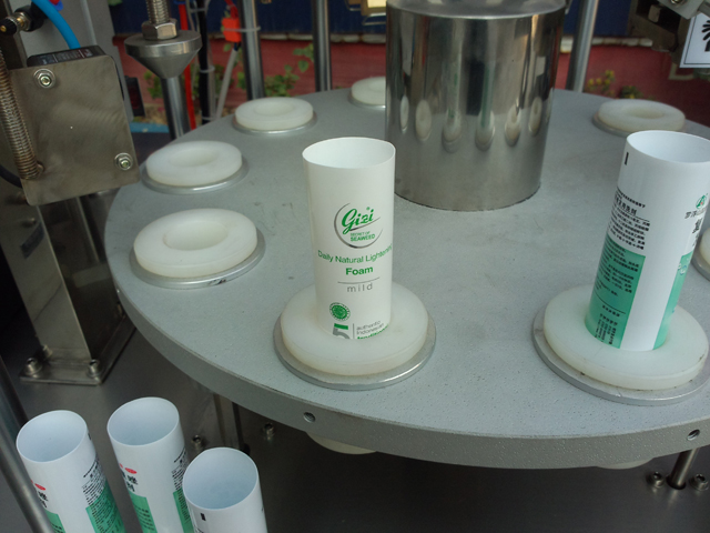 tubes for filling sealing tube remplisseur scellant pour crème.jpg