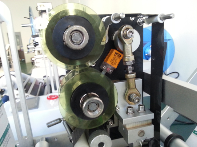 pour la machine d'étiquetage de tubes semi-automatique eran seringue avec 