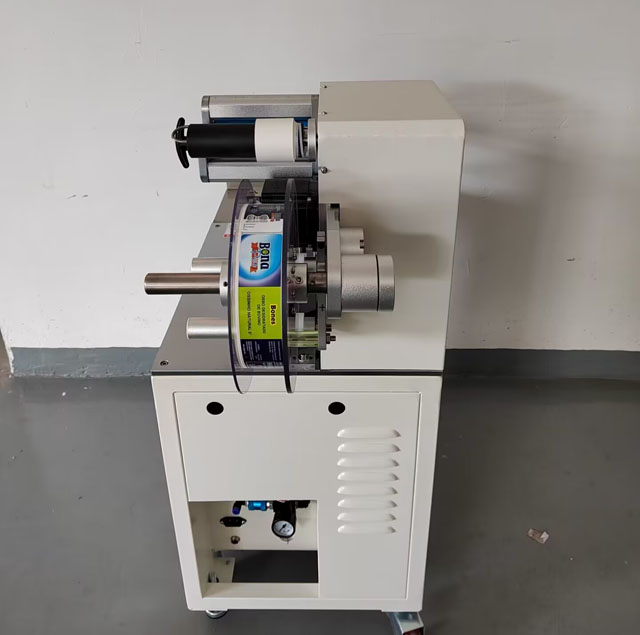 Étiqueteuse d'emballage d'aliments pour chiens (4).jpg