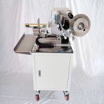 Applicateur d'étiquettes de drapeau semi-automatique pour emballage d'aliments pour animaux de compagnie en os de chien