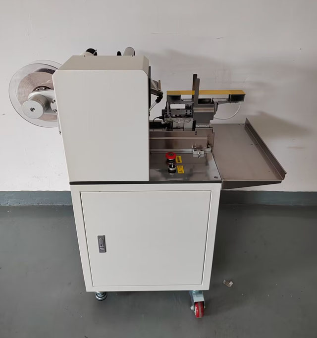 Étiqueteuse d'emballage d'aliments pour chiens (5).jpg