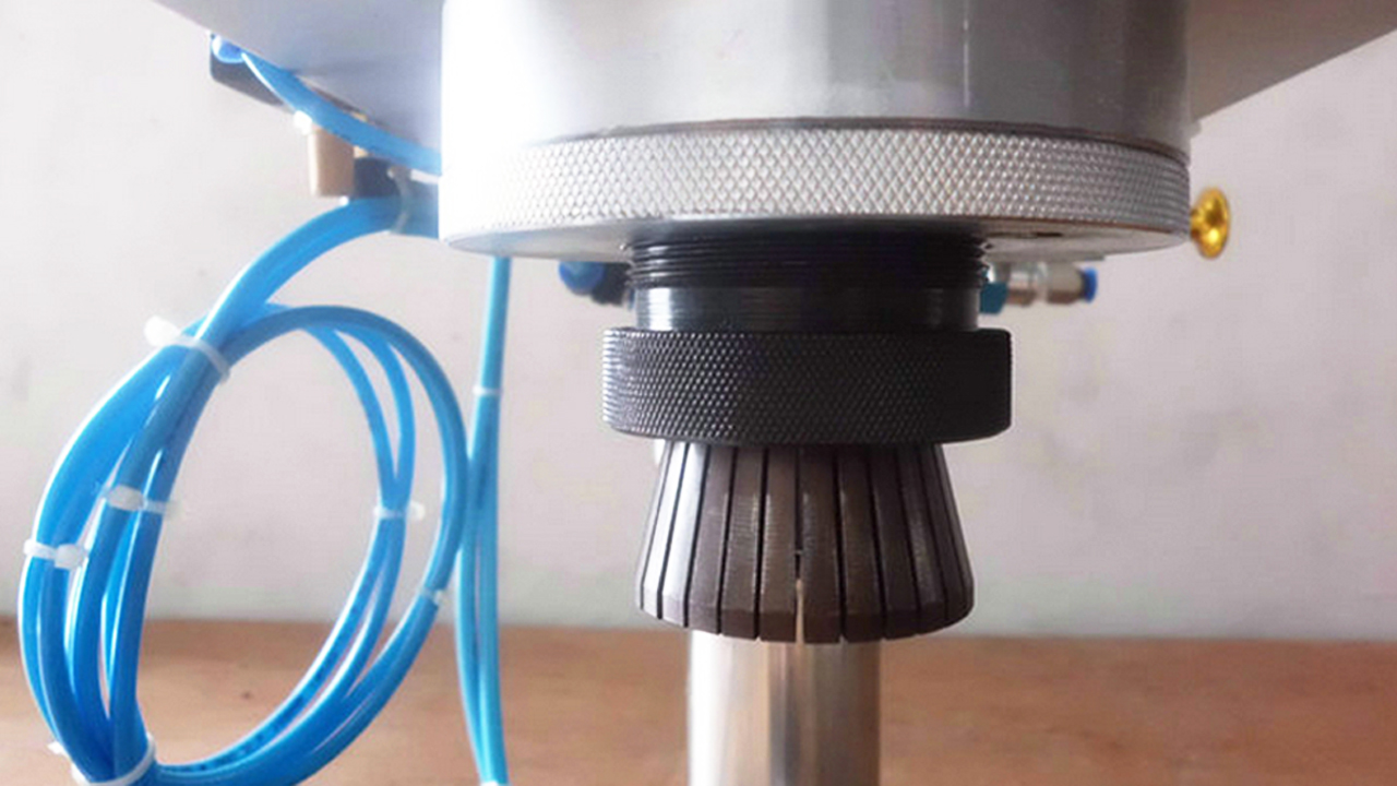 crimping head from pneumatic capping machines têtes de sertissage.jpg