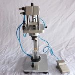 Machine de sertissage de bouteilles de parfum en verre pneumatique semi-automatique