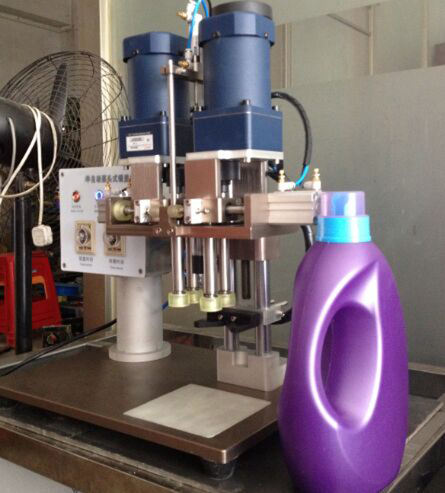 Machines de capsulage à vis.jpg